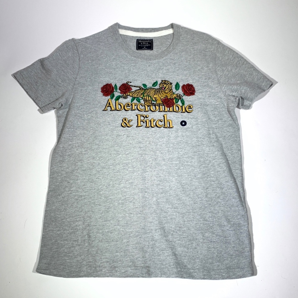 Abercrombie and Fitch Size M Heavy Knit Ultra Soft Embroidered T-Shirt - Picture 4 of 6